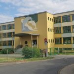 Schulhaus_Haupteingang